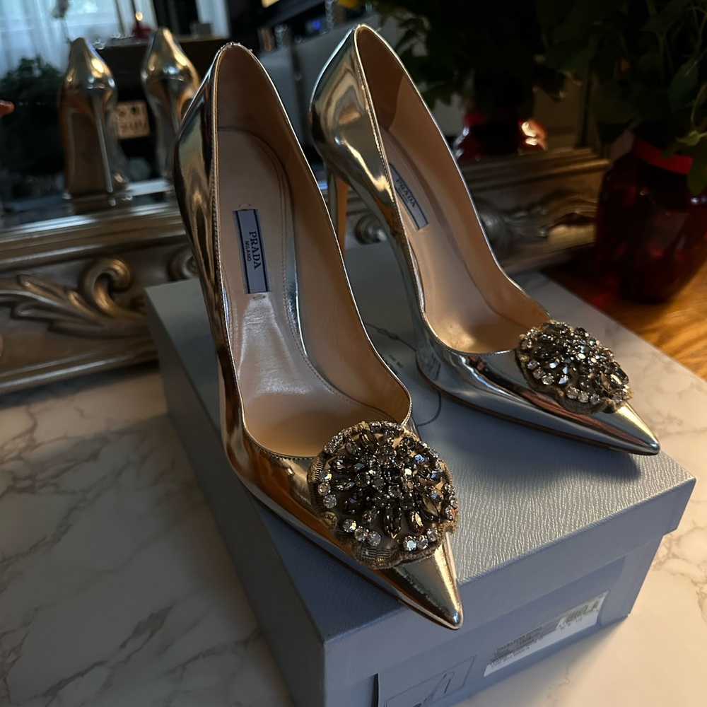Prada/Embellished metallic leather pumps/argent size 11 pre-owned